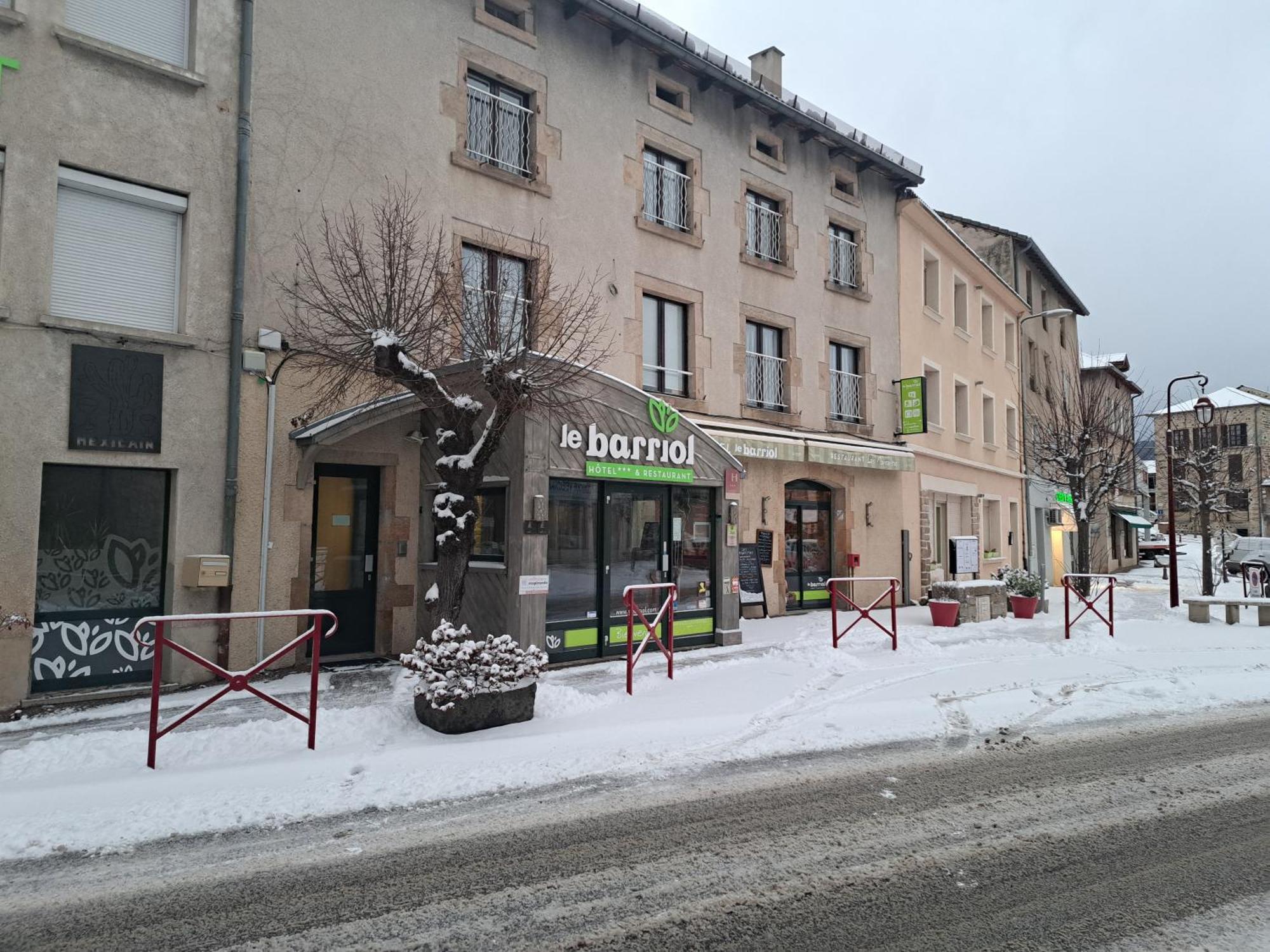 ホテル Le Barriol Saint-Julien-Chapteuil エクステリア 写真